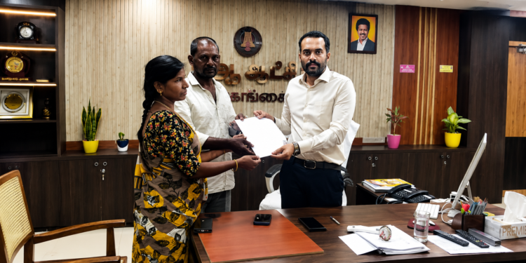 ஆகாஷ் டெலிசன் வழக்கு: குற்றவாளிகளைக் கைது செய்யக் கோரி சிவகங்கை ஆட்சியர் அலுவலகத்தில் மனு