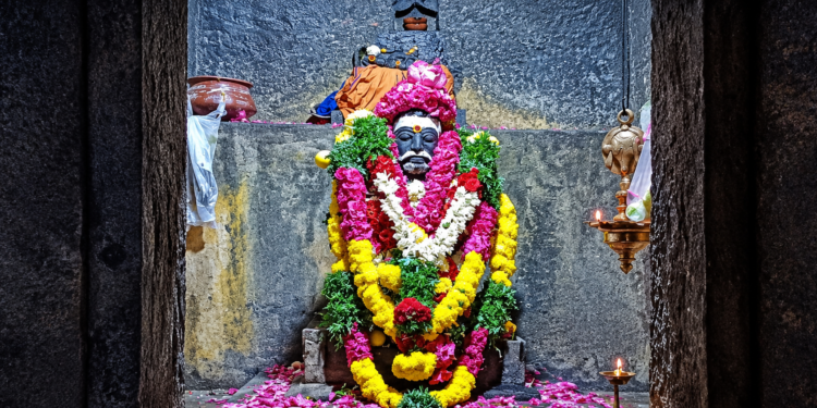கட்டிக்குளத்தில் சூட்டுக்கோல் மாயாண்டி சுவாமிகள் 169-வது அவதார திருவிழா கோலாகலம்!